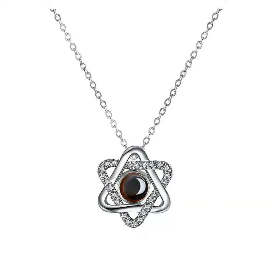 hexagram projection necklace、six-pointed star pendant、custom photo projection jewelry、celestial star necklace、personalized memory keepsake、romantic couple gift