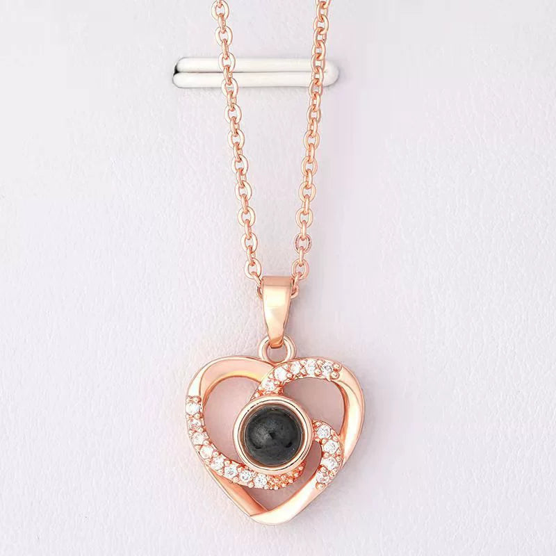 heart to heart projection necklace、interlocking hearts pendant、custom photo projection jewelry、romantic couple necklace、personalized memory keepsake、love connection gift